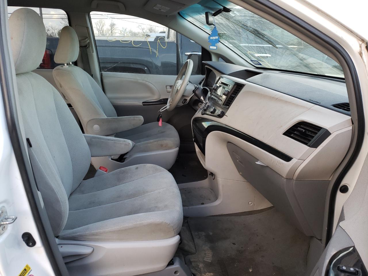Photo 5 from auction – 2013 TOYOTA SIENNA with VIN 5TDZK3DC4DS322148