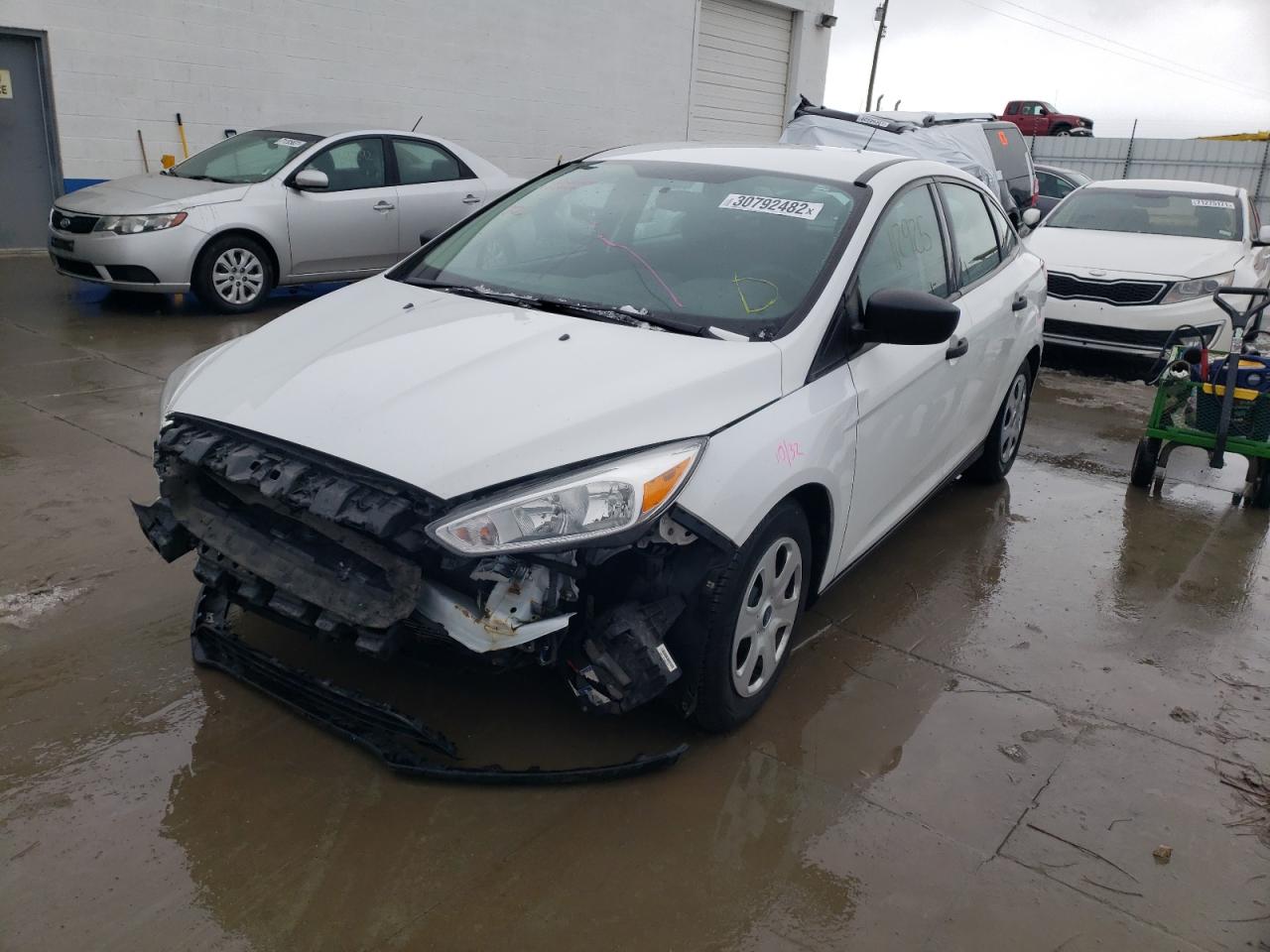 Photo 2 from auction – 2015 FORD FOCUS S with VIN 1FADP3E26FL281078