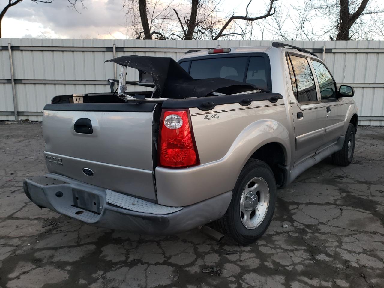 Photo 4 from auction – 2005 FORD EXPLORER S with VIN 1FMZU77K65UA47556