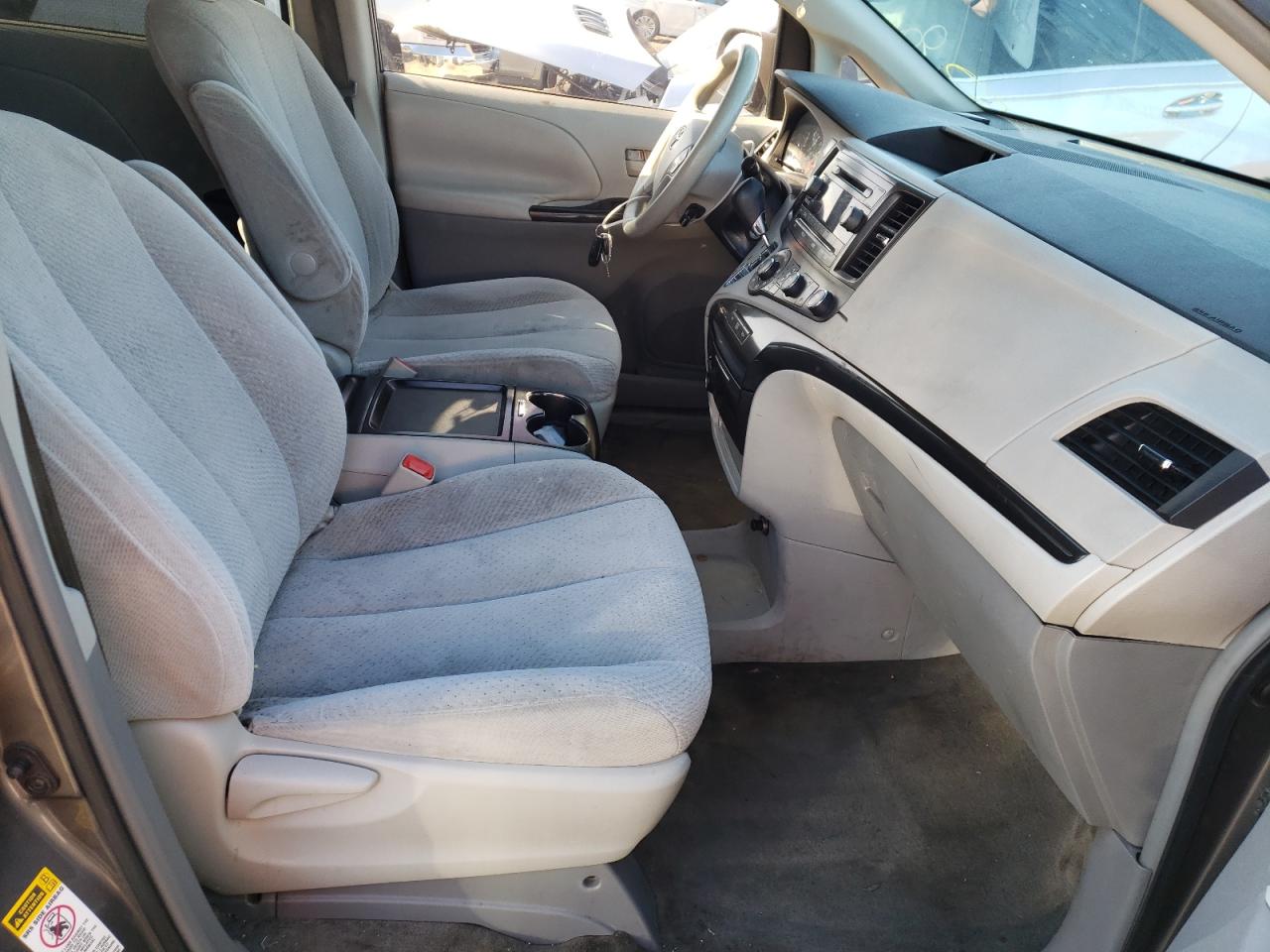 Photo 5 from auction – 2011 TOYOTA SIENNA LE with VIN 5TDKK3DC8BS132853