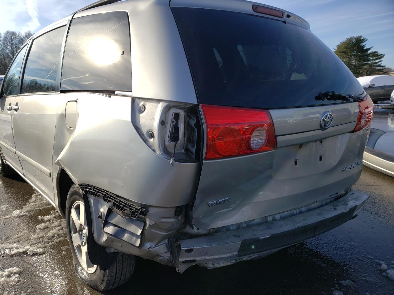 Photo 9 from auction – 2010 TOYOTA SIENNA with VIN 5TDYK4CC1AS296798