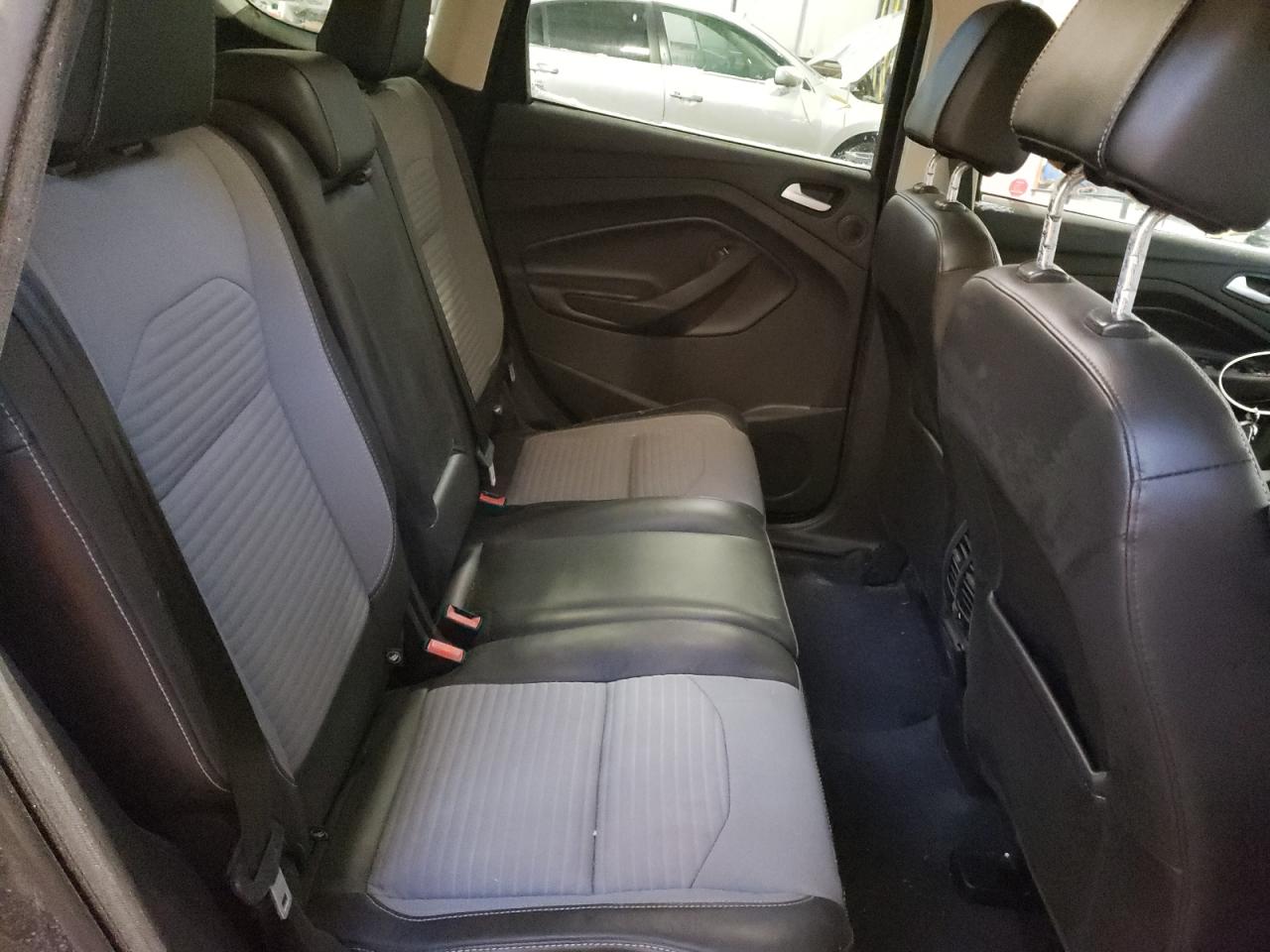 Photo 6 from auction – 2017 FORD ESCAPE SE with VIN 1FMCU9GD2HUB70164