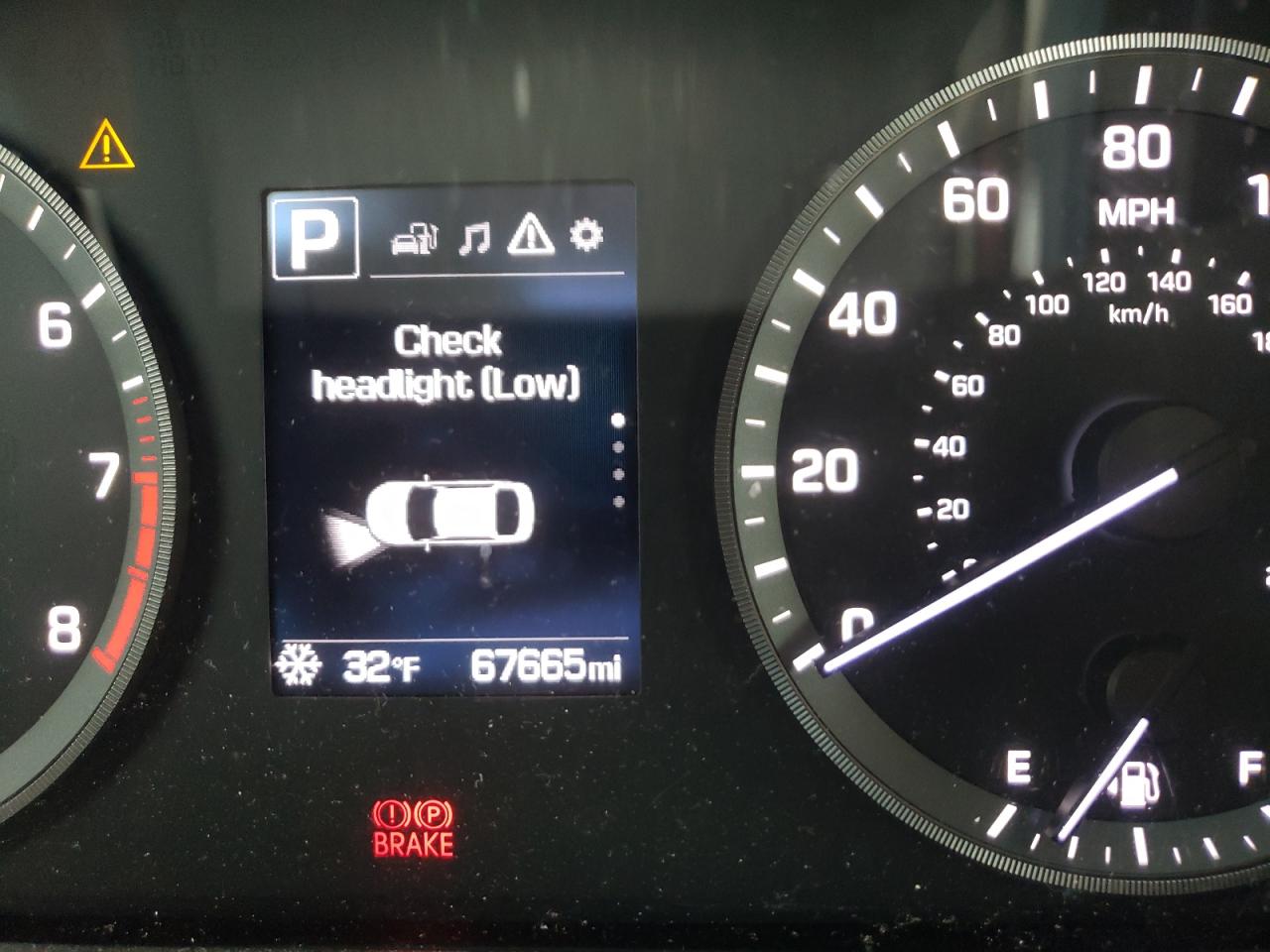 Photo 8 from auction – 2016 HYUNDAI SONATA SE with VIN 5NPE24AF8GH423772