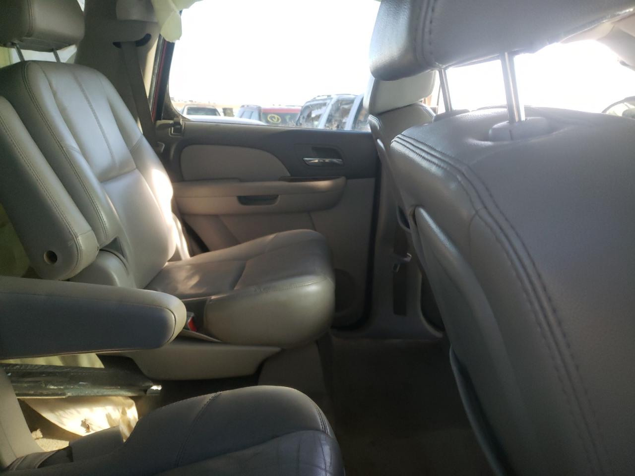 Photo 6 from auction – 2007 GMC YUKON with VIN 1GKFK13037J154796