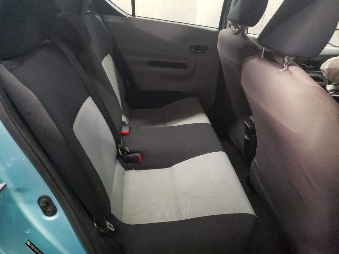 Photo 6 from auction – 2014 TOYOTA PRIUS C with VIN JTDKDTB3XE1072850