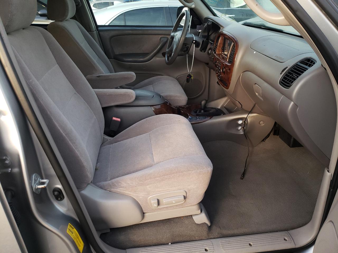 Photo 5 from auction – 2002 TOYOTA SEQUOIA SR with VIN 5TDBT44A72S133512