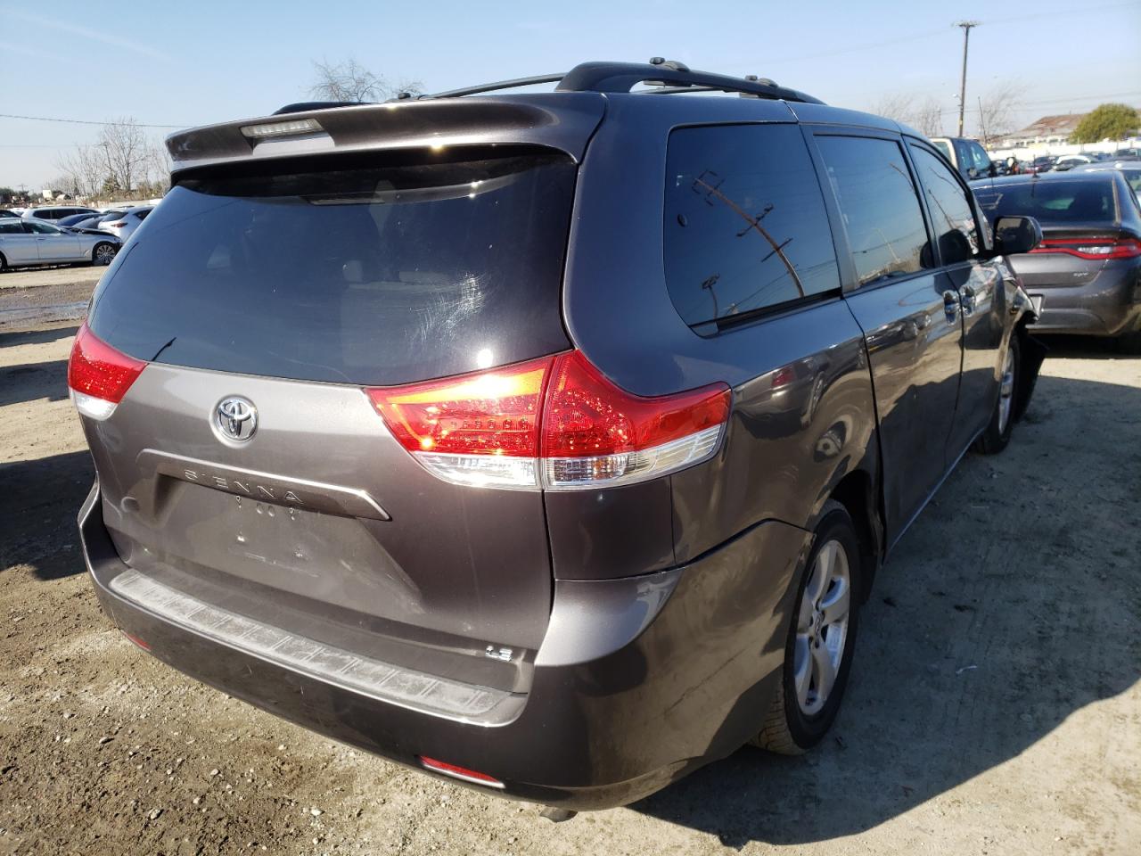 Photo 4 from auction – 2011 TOYOTA SIENNA LE with VIN 5TDKK3DC8BS132853