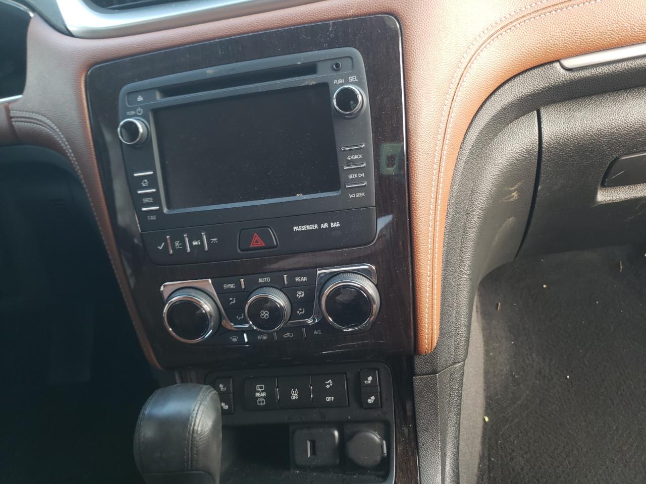 Photo 9 from auction – 2015 CHEVROLET TRAVERSE L with VIN 1GNKRHKDXFJ330574