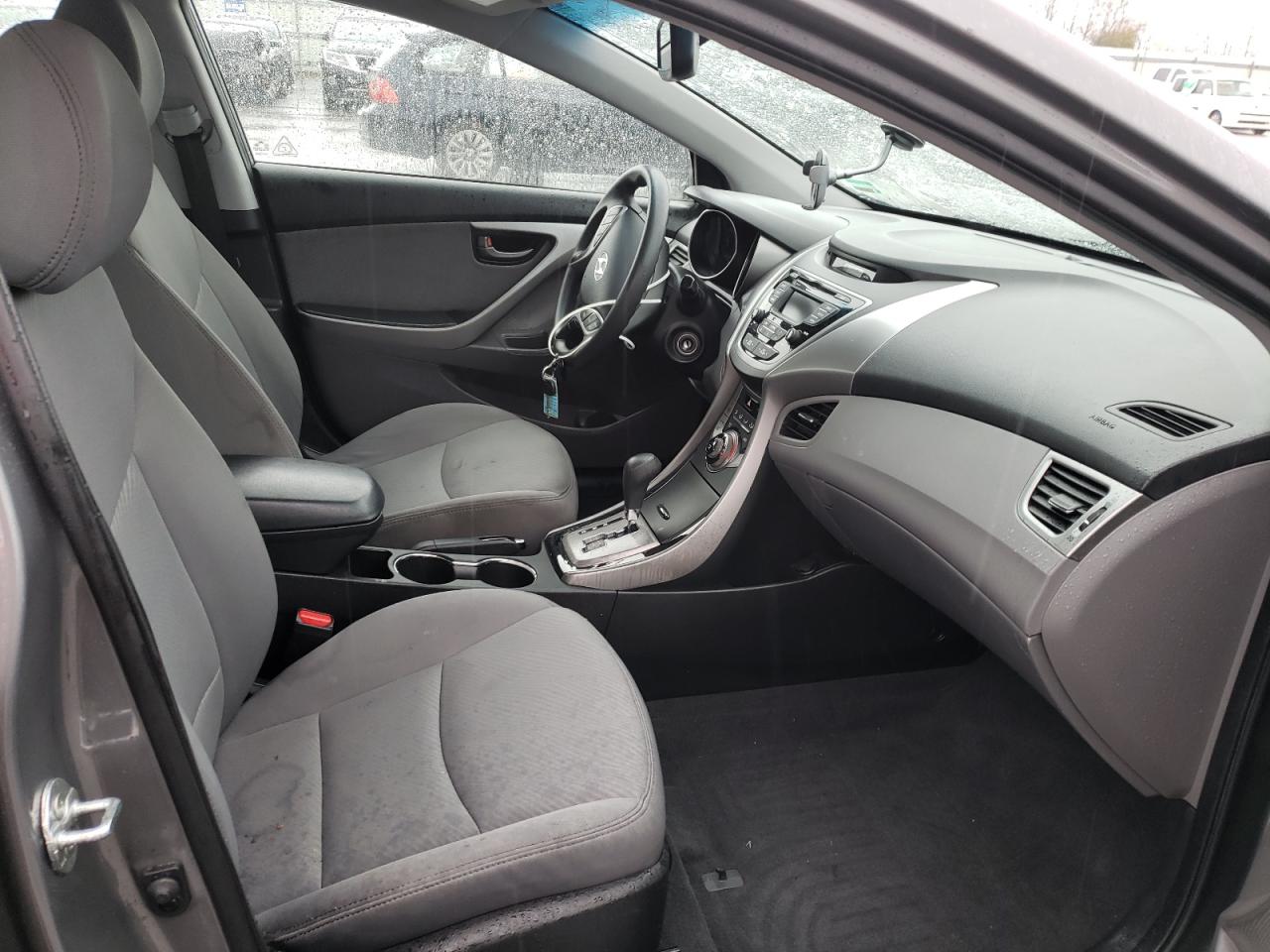 Photo 5 from auction – 2013 HYUNDAI ELANTRA GL with VIN 5NPDH4AE7DH385366