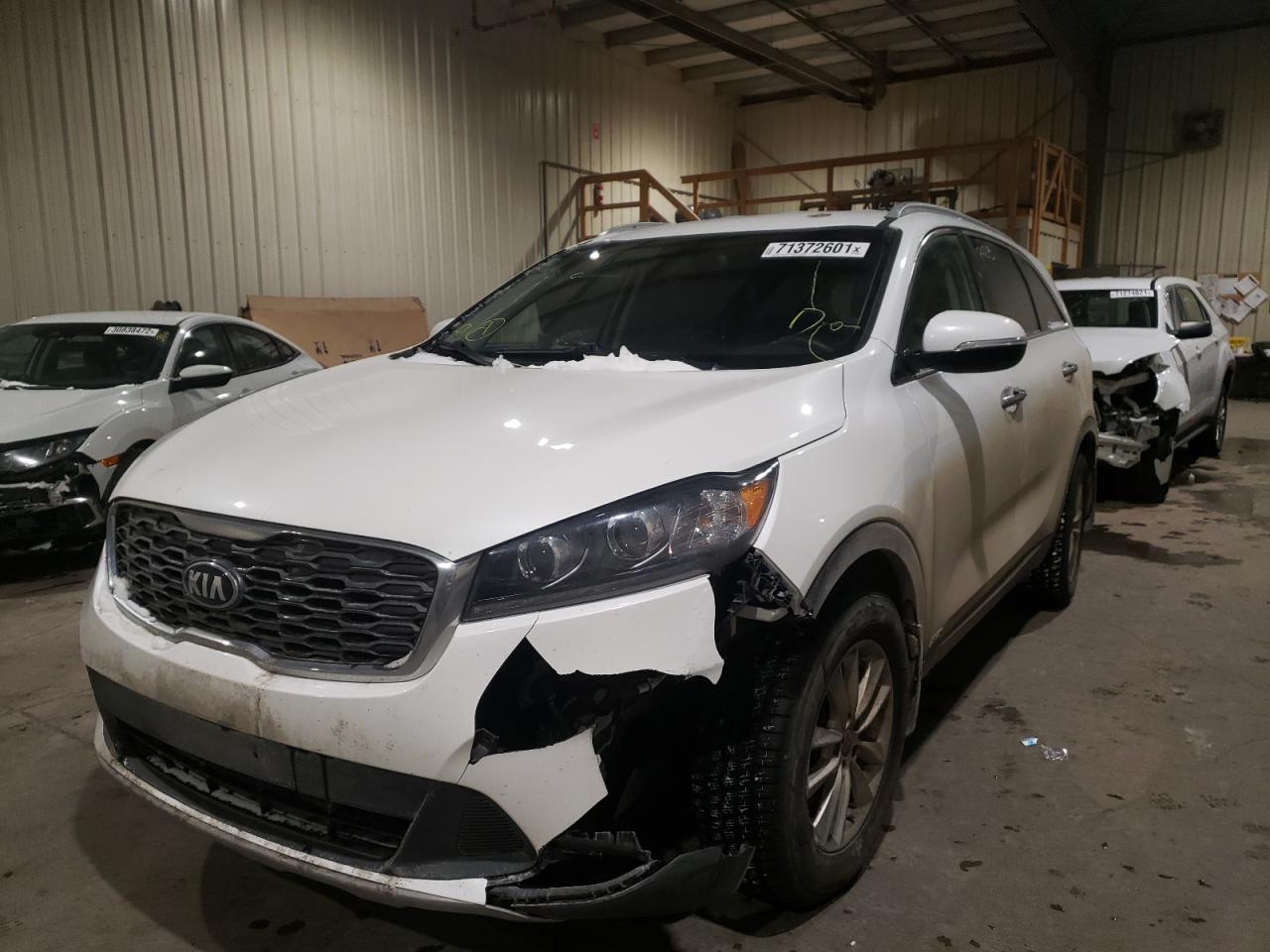 Photo 2 from auction – 2019 KIA SORENTO EX with VIN 5XYPHDA38KG595040