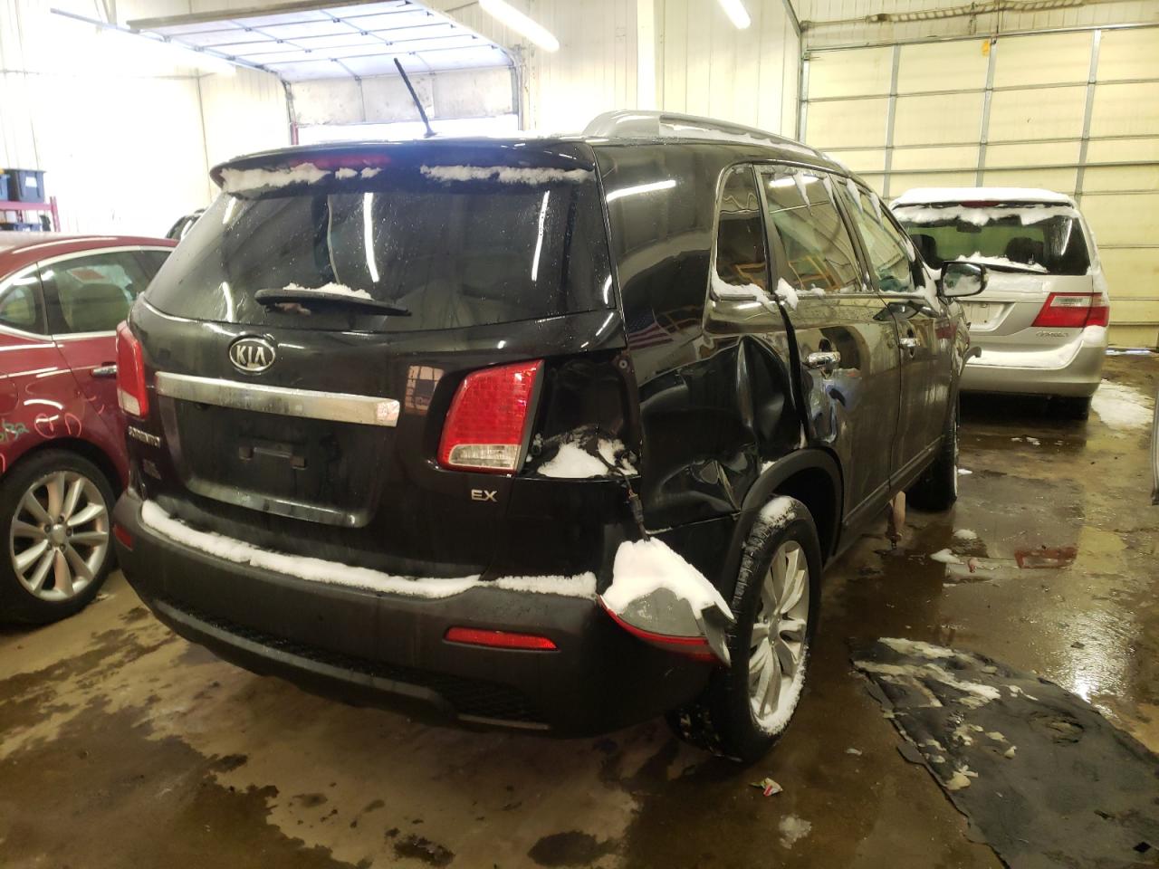 Photo 4 from auction – 2011 KIA SORENTO EX with VIN 5XYKU4A13BG030683