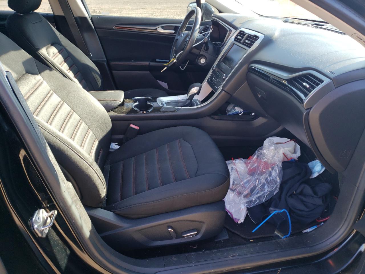 Photo 5 from auction – 2016 FORD FUSION SE with VIN 3FA6P0H7XGR297477