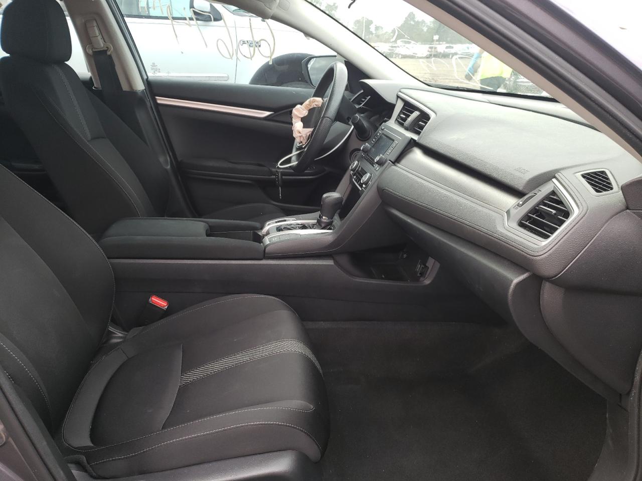Photo 5 from auction – 2017 HONDA CIVIC LX with VIN 19XFC2F54HE023669