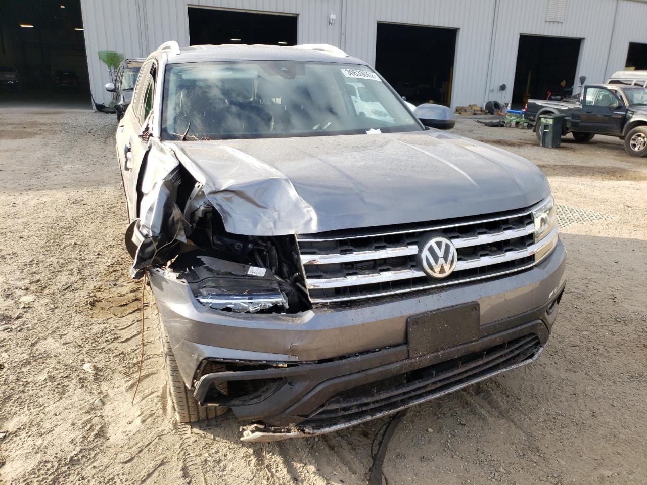 Photo 9 from auction – 2018 VOLKSWAGEN ATLAS SE with VIN 1V2LR2CA2JC592700