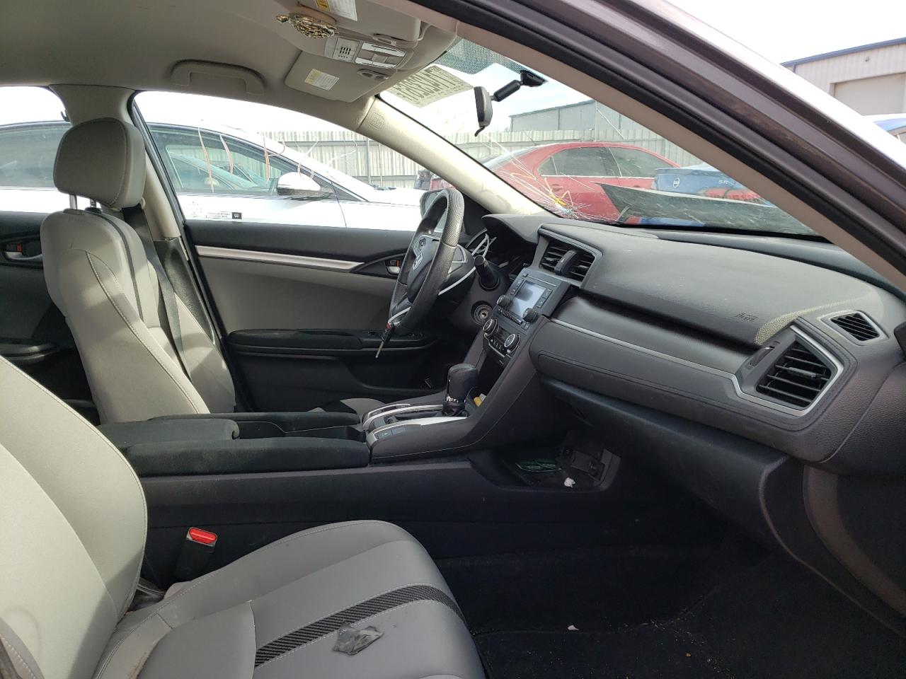 Photo 5 from auction – 2017 HONDA CIVIC LX with VIN 19XFC2F57HE045424