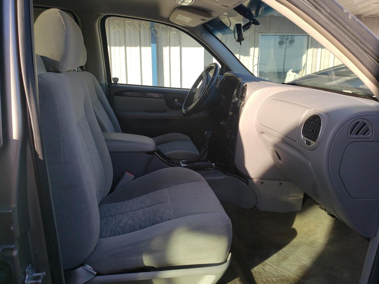 Photo 5 from auction – 2005 GMC ENVOY with VIN 1GKDS13S752172038
