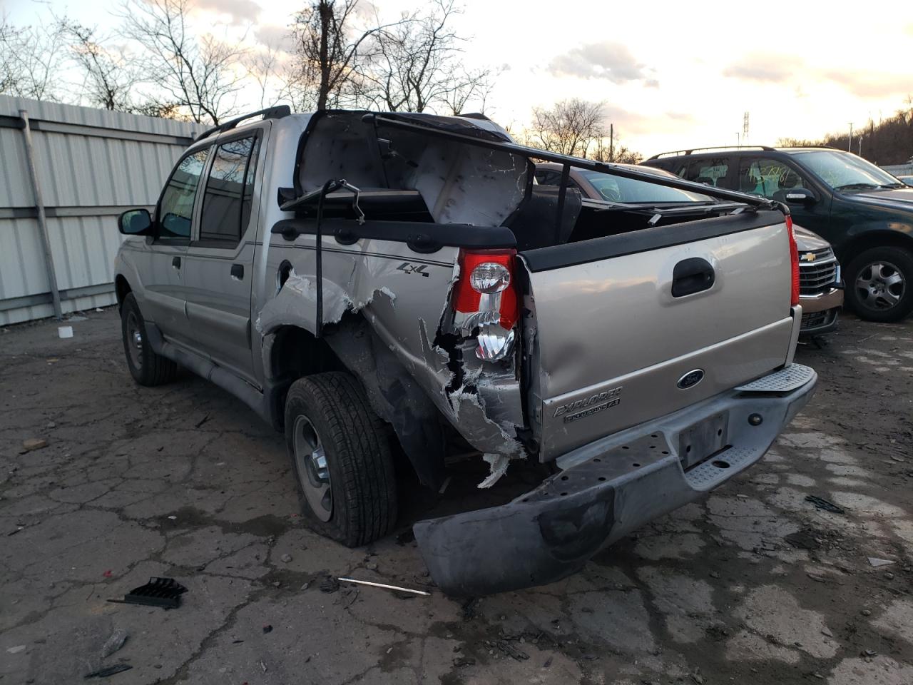 Photo 3 from auction – 2005 FORD EXPLORER S with VIN 1FMZU77K65UA47556