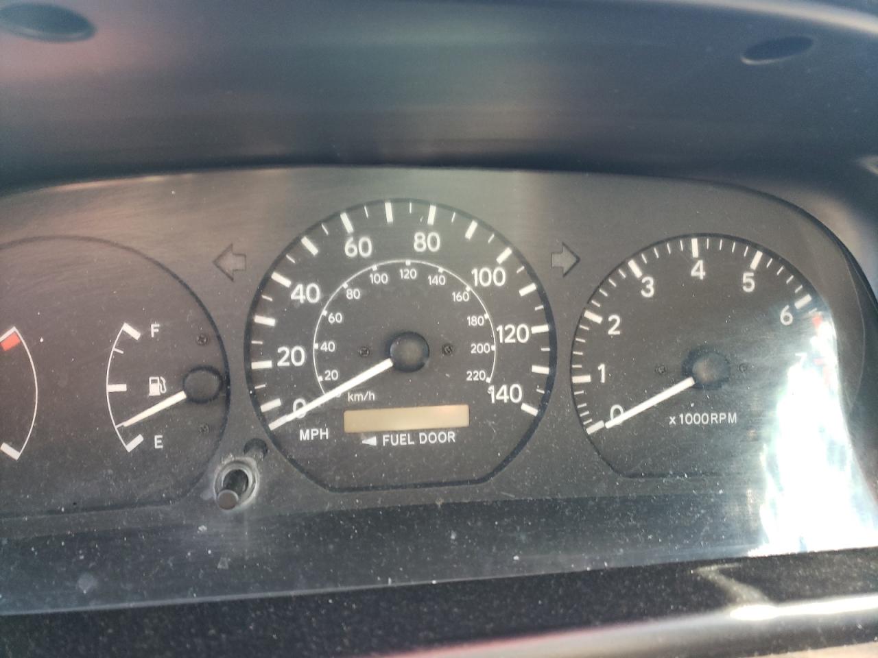 Photo 8 from auction – 2001 TOYOTA CAMRY with VIN 4T1BG22K41U030560