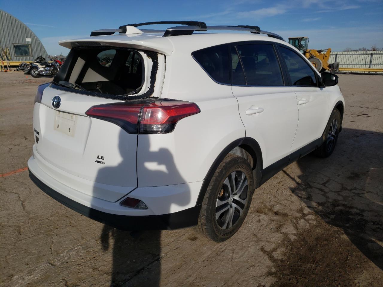 Photo 4 from auction – 2016 TOYOTA RAV4 LE with VIN 2T3BFREV6GW528311