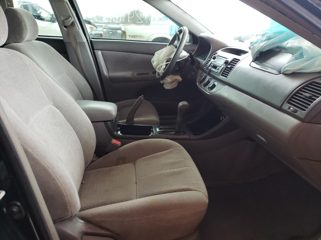 Photo 5 from auction – 2002 TOYOTA CAMRY LE with VIN 4T1BE32K52U101648