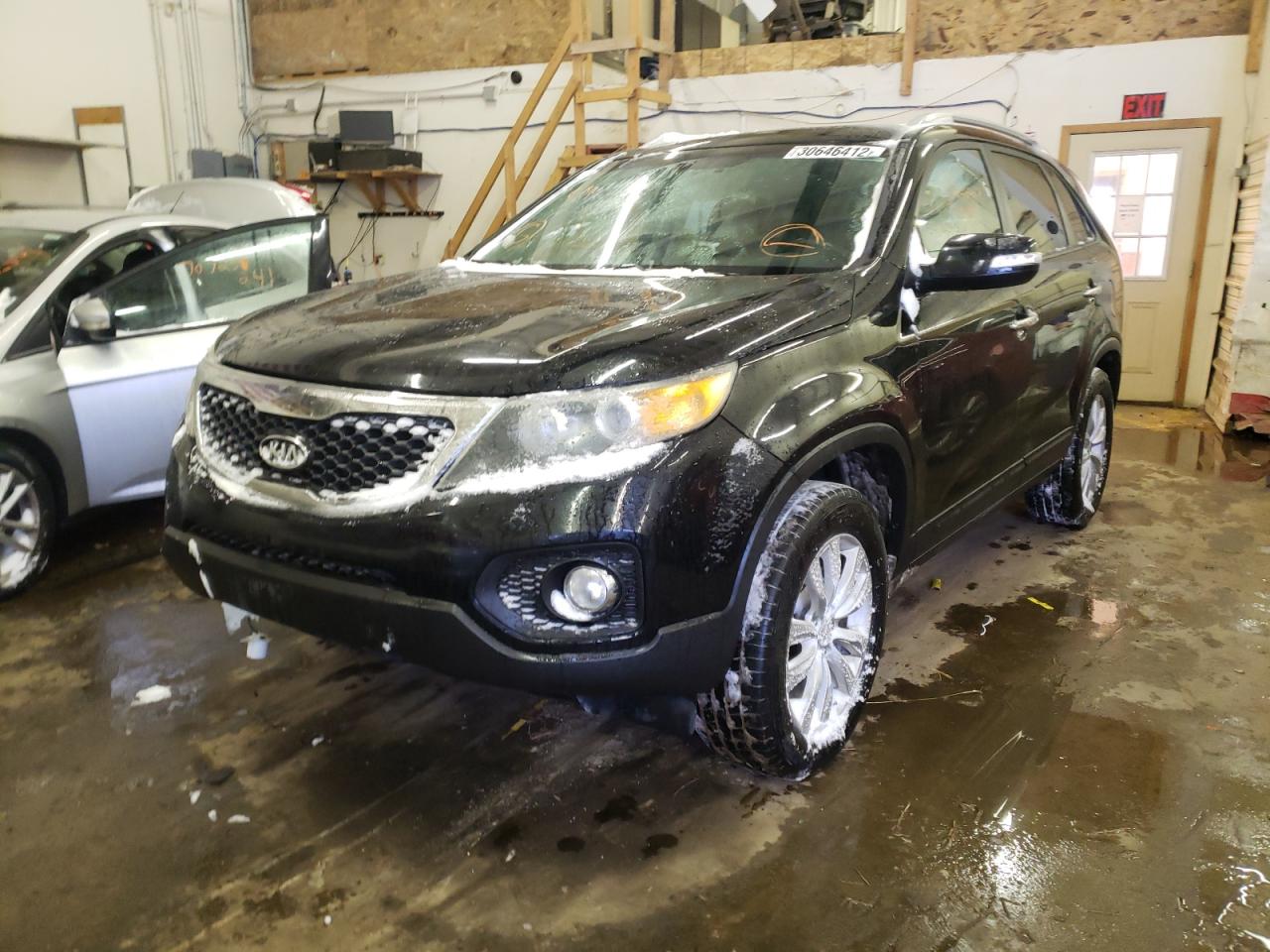 Photo 2 from auction – 2011 KIA SORENTO EX with VIN 5XYKU4A13BG030683