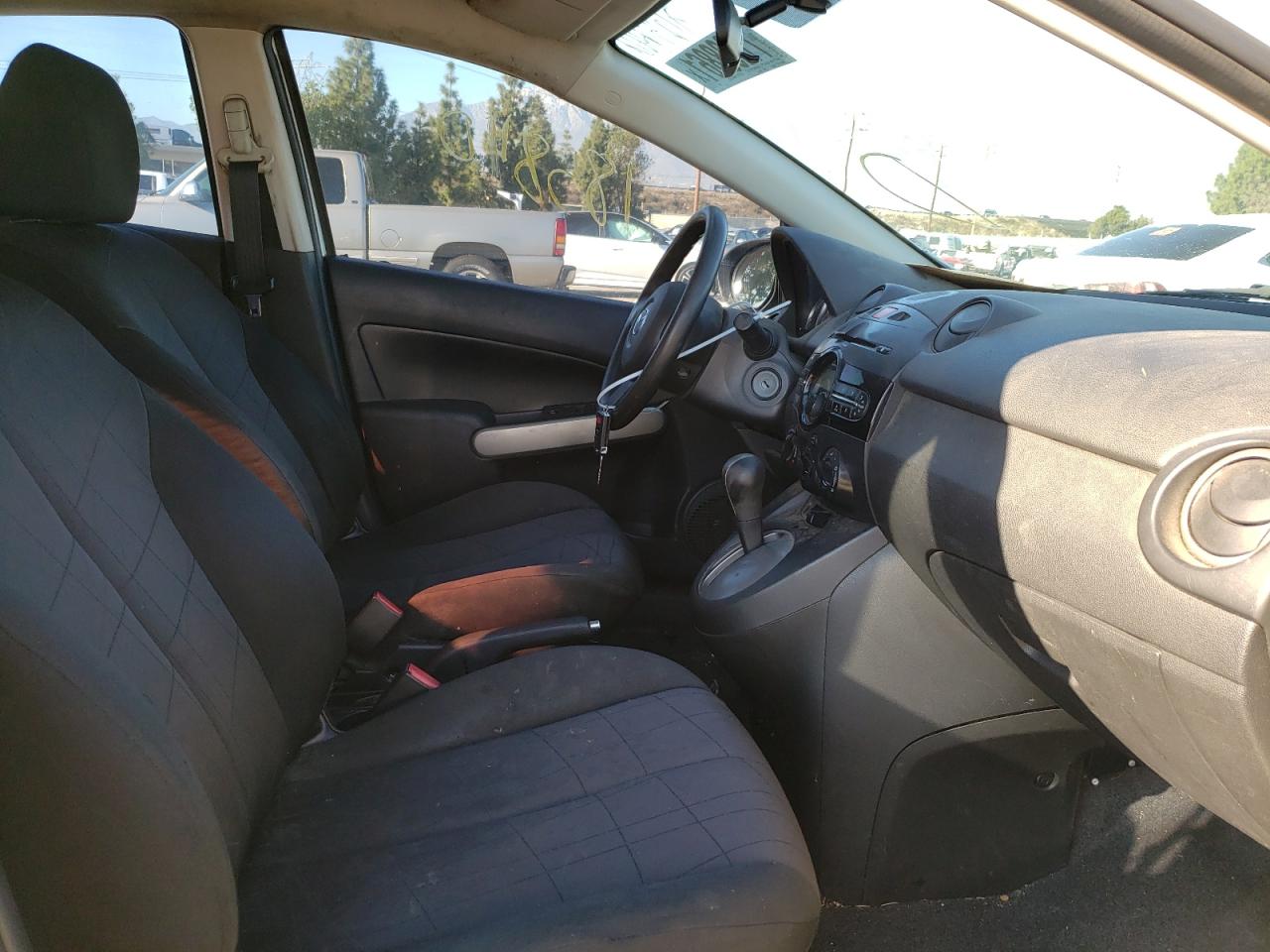 Photo 5 from auction – 2013 MAZDA MAZDA2 with VIN JM1DE1KZ7D0156580