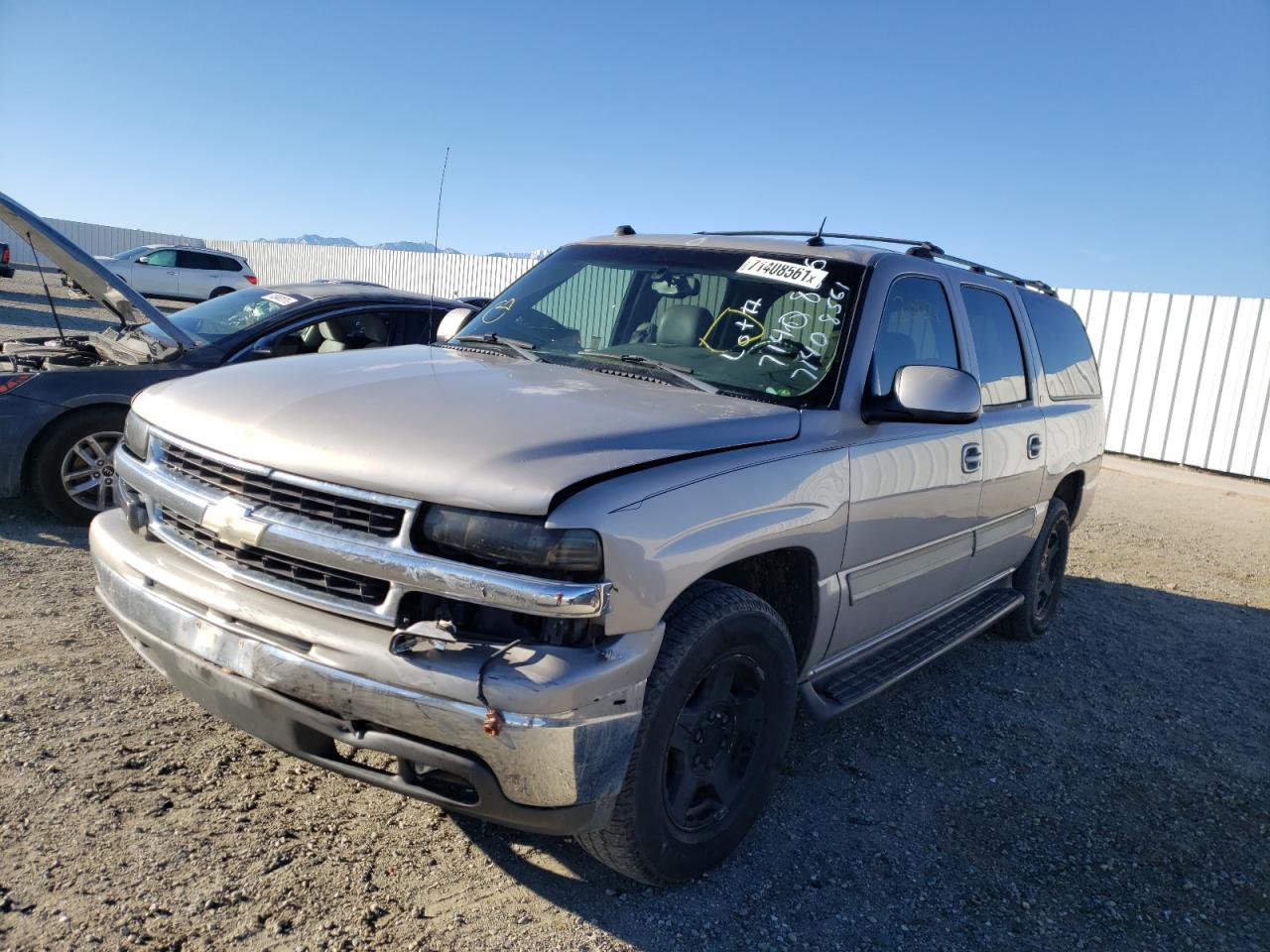 Photo 2 from auction – 2004 CHEVROLET SUBURBAN with VIN 1GNEC16Z14J252582