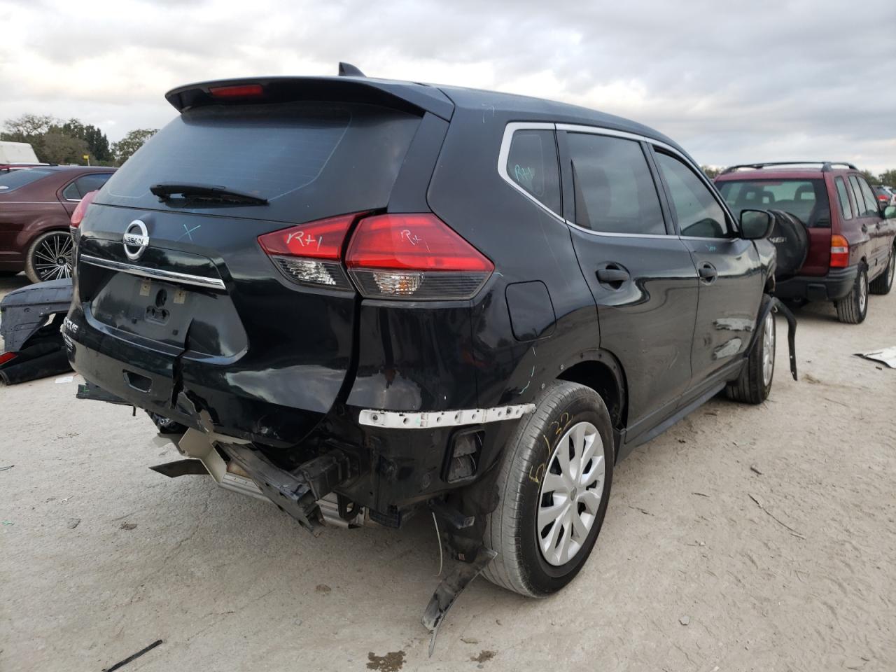 Photo 4 from auction – 2017 NISSAN ROGUE S with VIN KNMAT2MT8HP541912