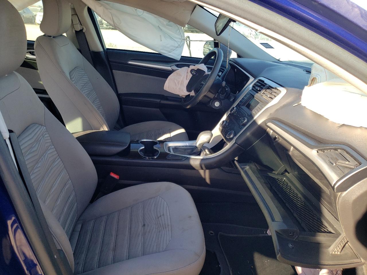 Photo 5 from auction – 2016 FORD FUSION S with VIN 3FA6P0G79GR327389