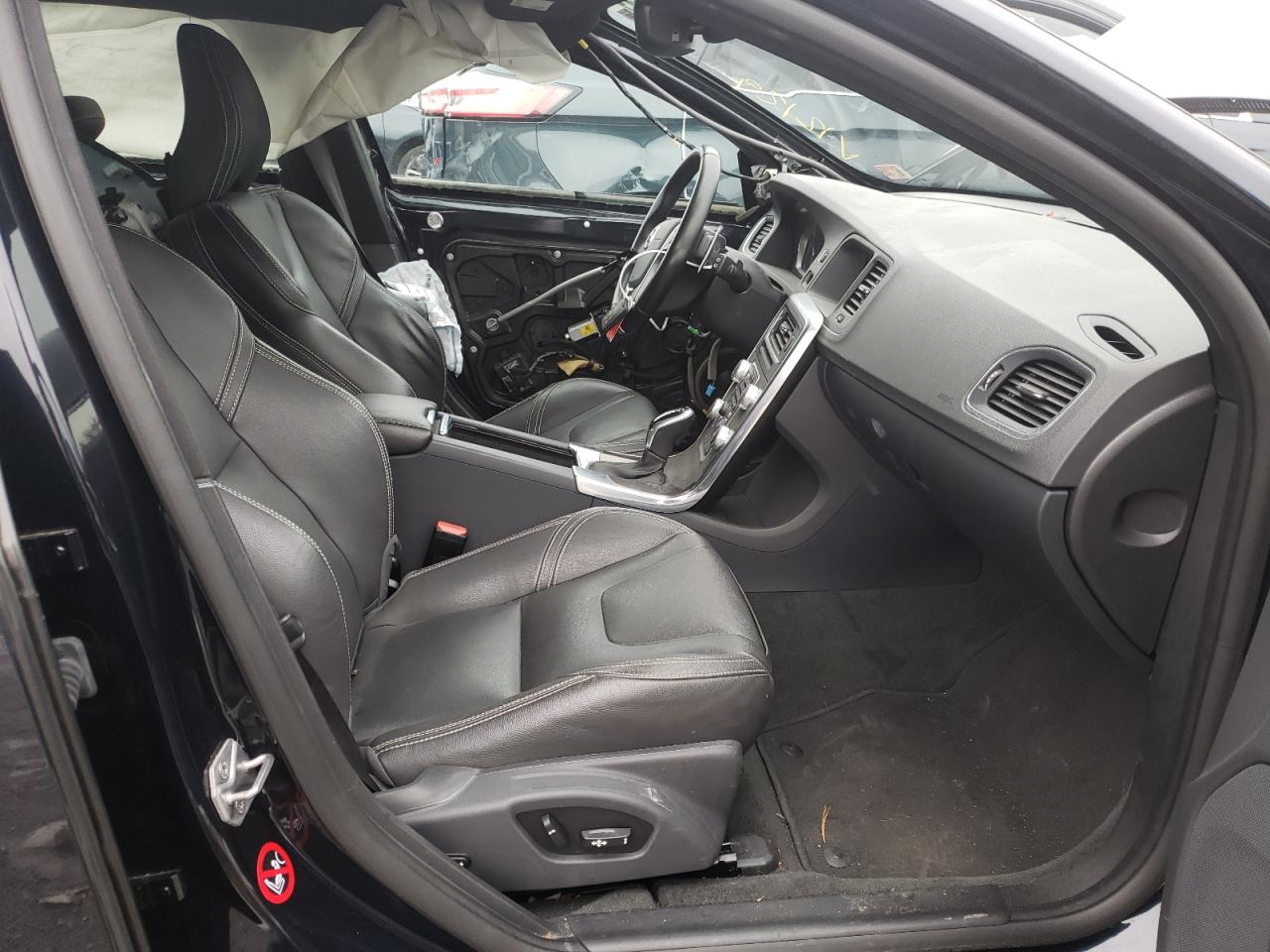 Photo 5 from auction – 2016 VOLVO V60 T5 PRE with VIN YV140MEK8G1314593