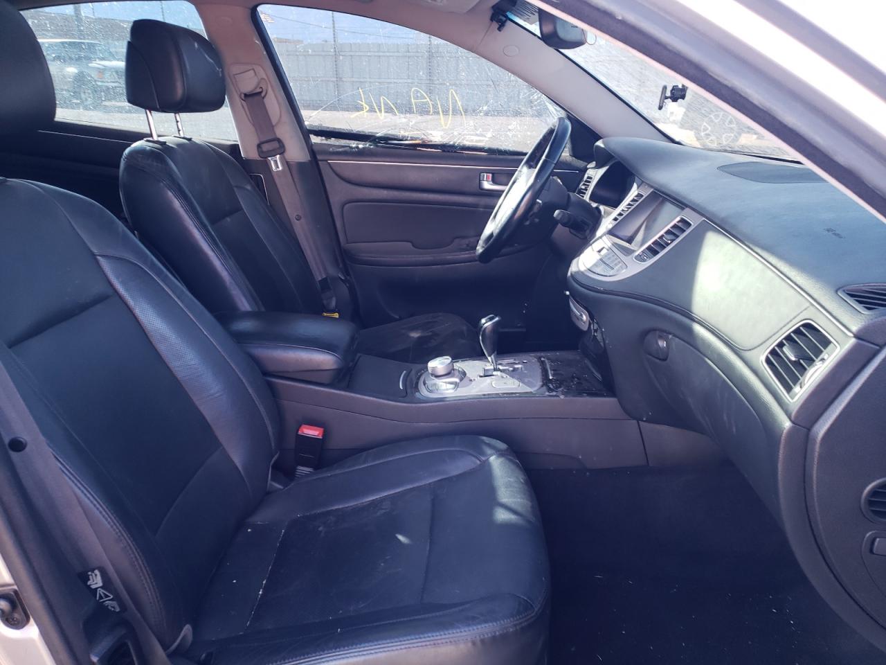 Photo 5 from auction – 2012 HYUNDAI GENESIS 5. with VIN KMHGC4DH2CU158376