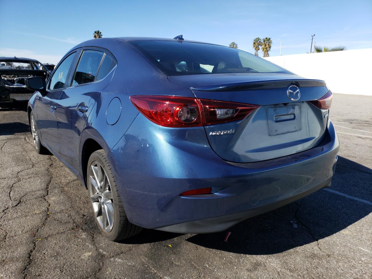 Photo 3 from auction – 2018 MAZDA 3 TOURING with VIN 3MZBN1V31JM202019