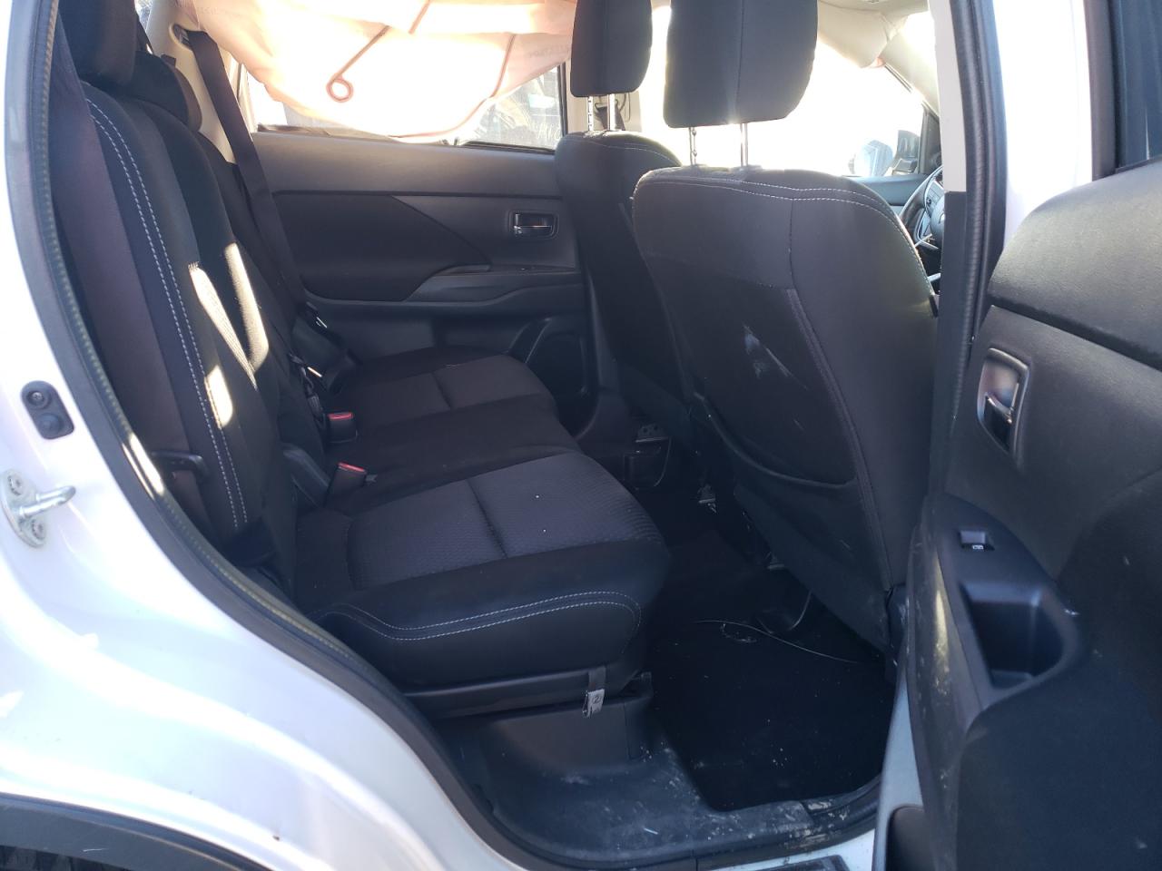 Zdjęcie 6 z aukcji – 2016 MITSUBISHI OUTLANDER z VIN JA4AZ3A37GZ044050