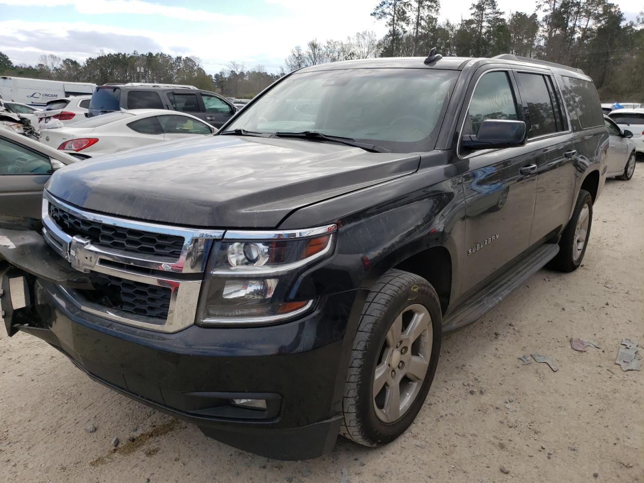 Photo 2 from auction – 2017 CHEVROLET SUBURBAN C with VIN 1GNSCHKC8HR308649