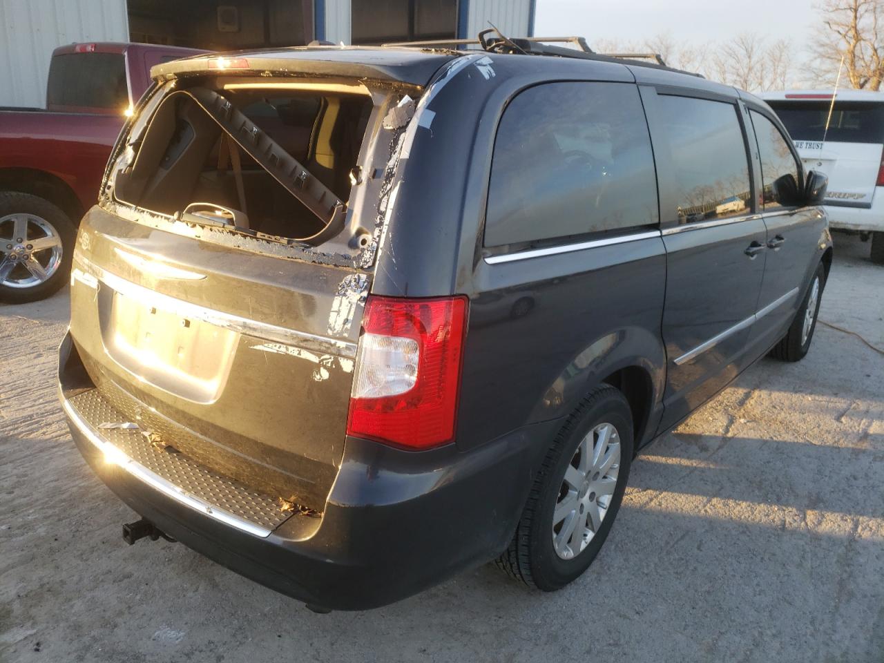 Photo 4 from auction – 2012 CHRYSLER TOWN & COU with VIN 2C4RC1BG2CR361268