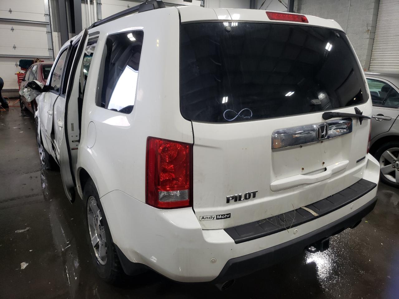 Photo 3 from auction – 2010 HONDA PILOT TOUR with VIN 5FNYF3H96AB007026