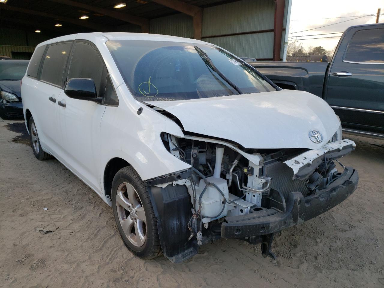 TOYOTA SIENNA 2013 with VIN 5TDZK3DC4DS322148 - Photo from auction