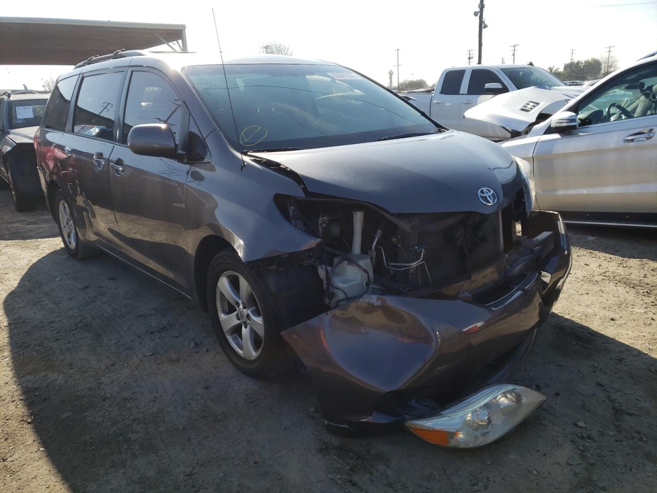 Photo 1 from auction – 2011 TOYOTA SIENNA LE with VIN 5TDKK3DC8BS132853
