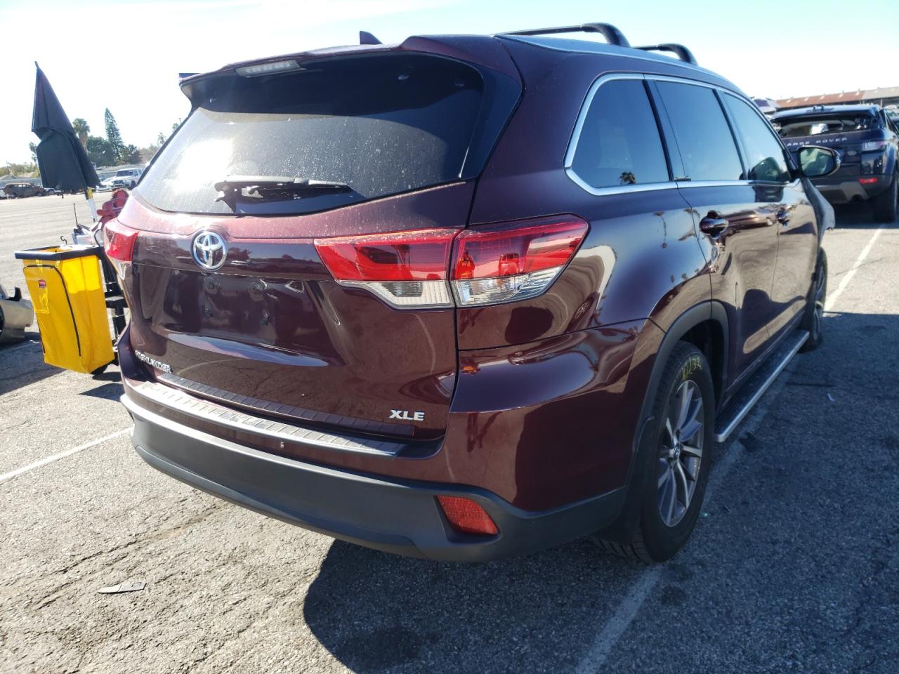 Photo 4 from auction – 2018 TOYOTA HIGHLANDER with VIN 5TDKZRFH4JS248038