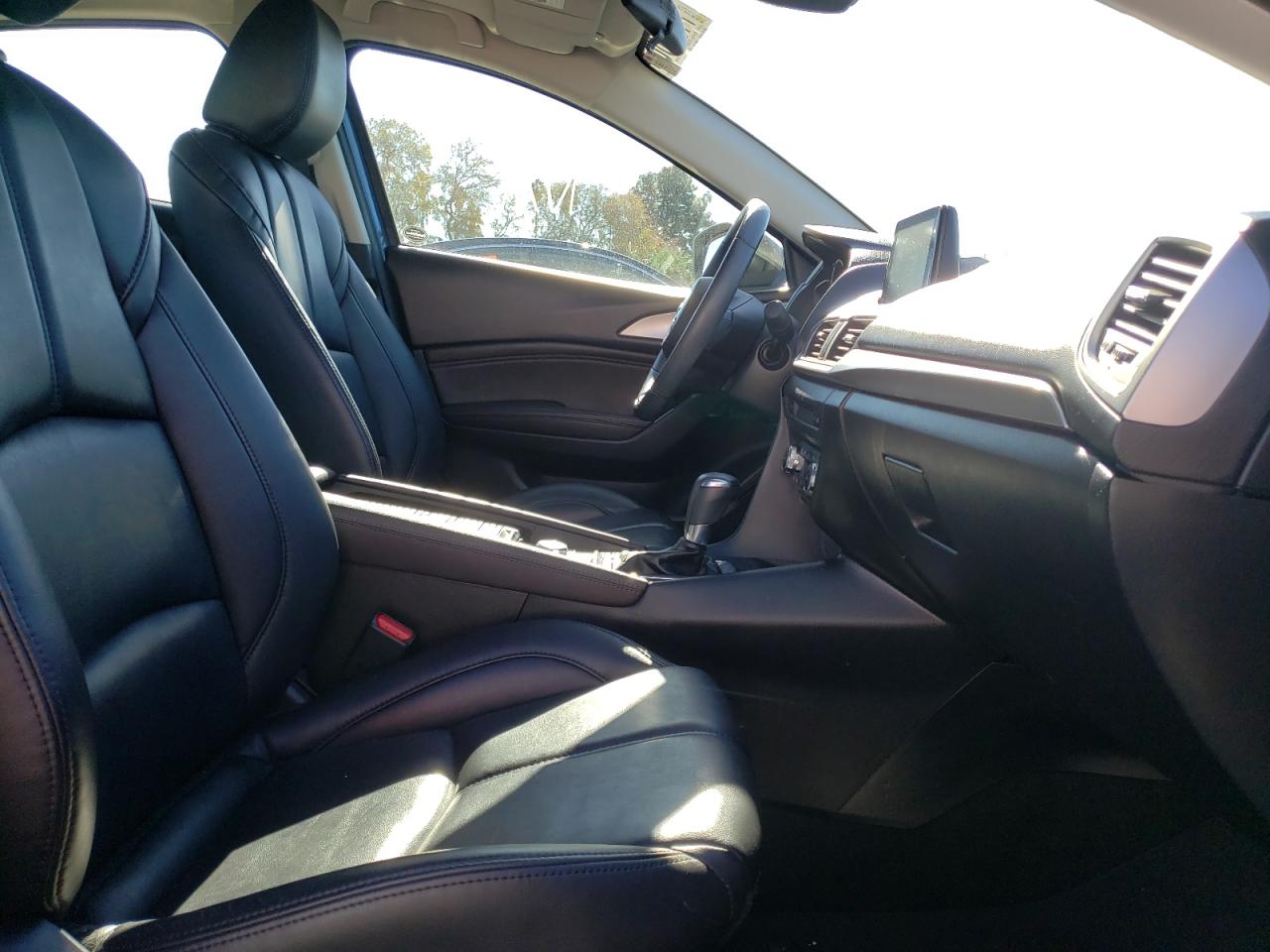 Photo 5 from auction – 2018 MAZDA 3 TOURING with VIN 3MZBN1V31JM202019