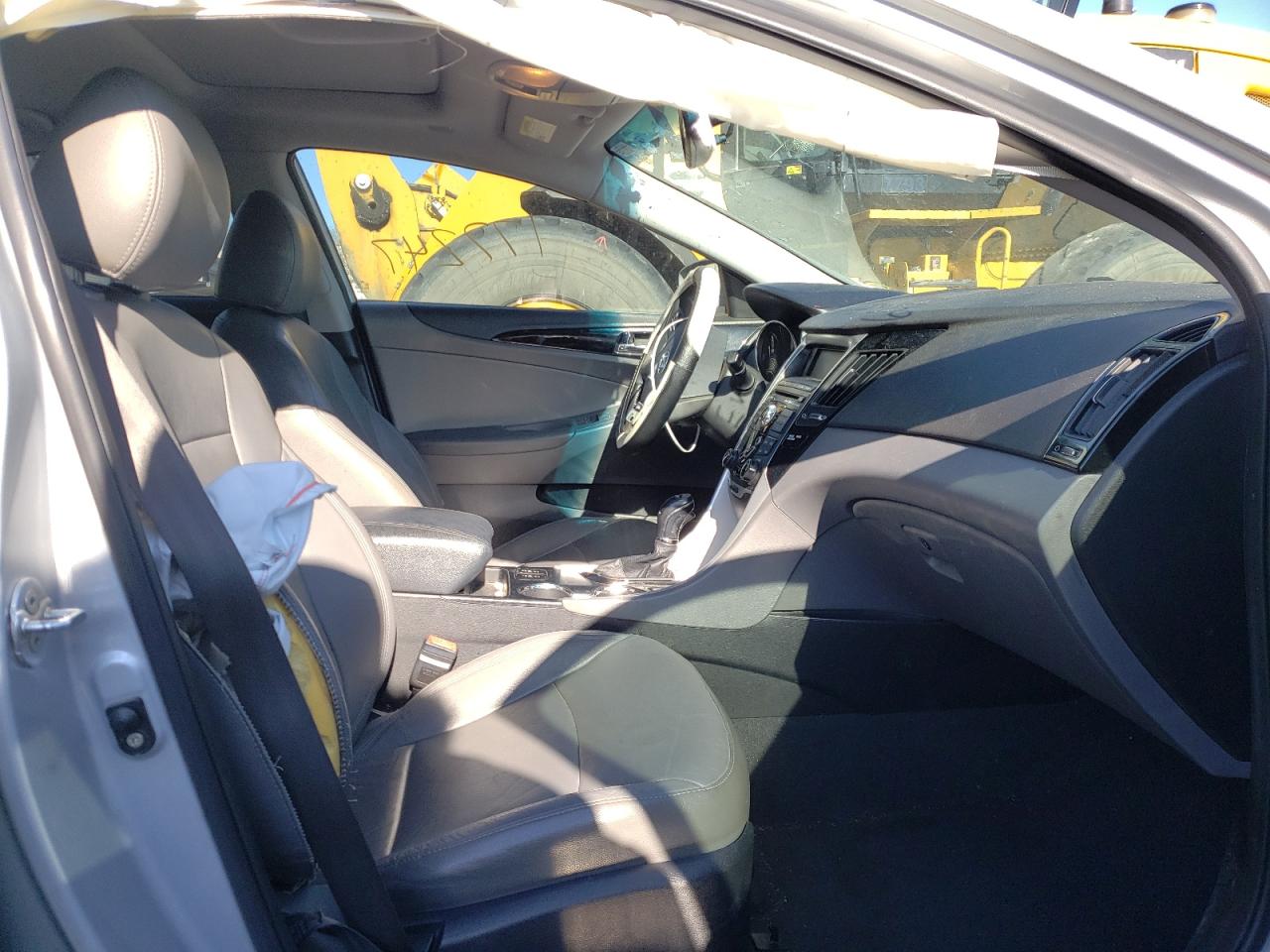 Photo 5 from auction – 2011 HYUNDAI SONATA SE with VIN 5NPEC4AC2BH008877