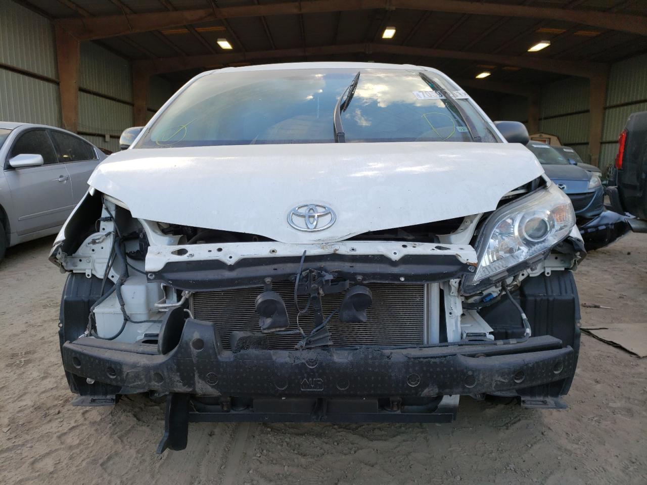 Photo 9 from auction – 2013 TOYOTA SIENNA with VIN 5TDZK3DC4DS322148