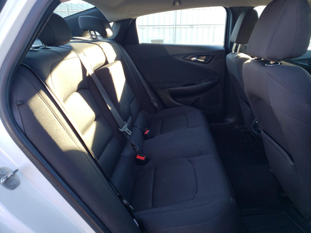 Photo 6 from auction – 2017 CHEVROLET MALIBU LT with VIN 1G1ZE5ST2HF208248