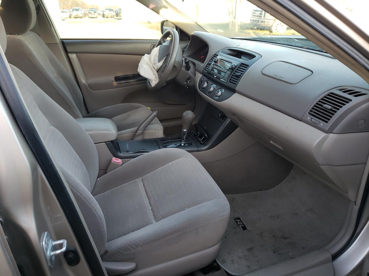 Photo 5 from auction – 2005 TOYOTA CAMRY LE with VIN 4T1BE32K15U966699