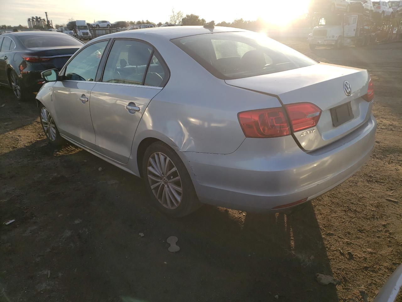 Photo 3 from auction – 2012 VOLKSWAGEN JETTA SEL with VIN 3VWLP7AJ5CM415564