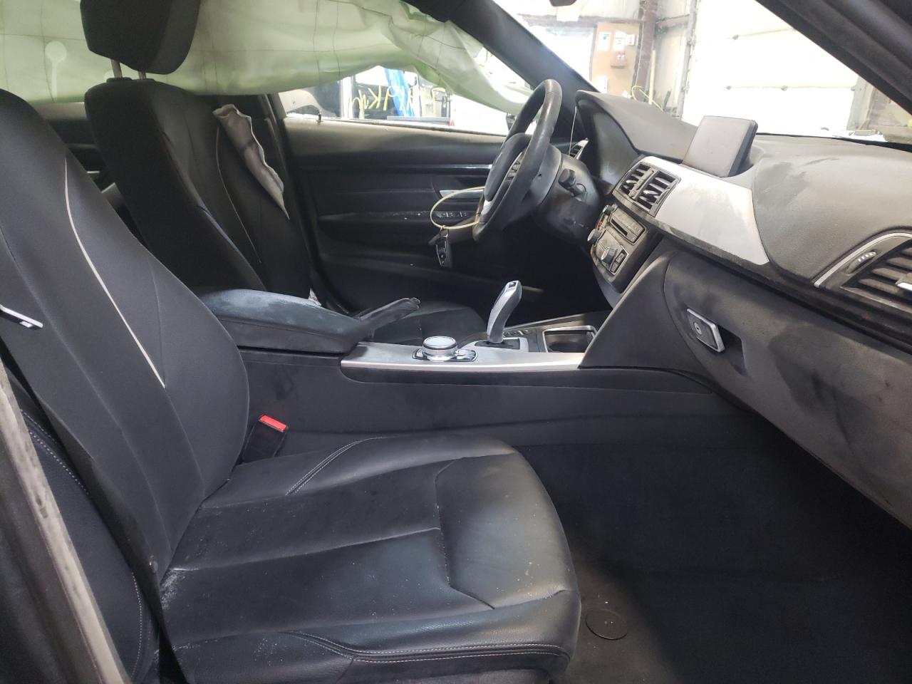 Photo 5 from auction – 2017 BMW 330 XI with VIN WBA8D9C30HA012458
