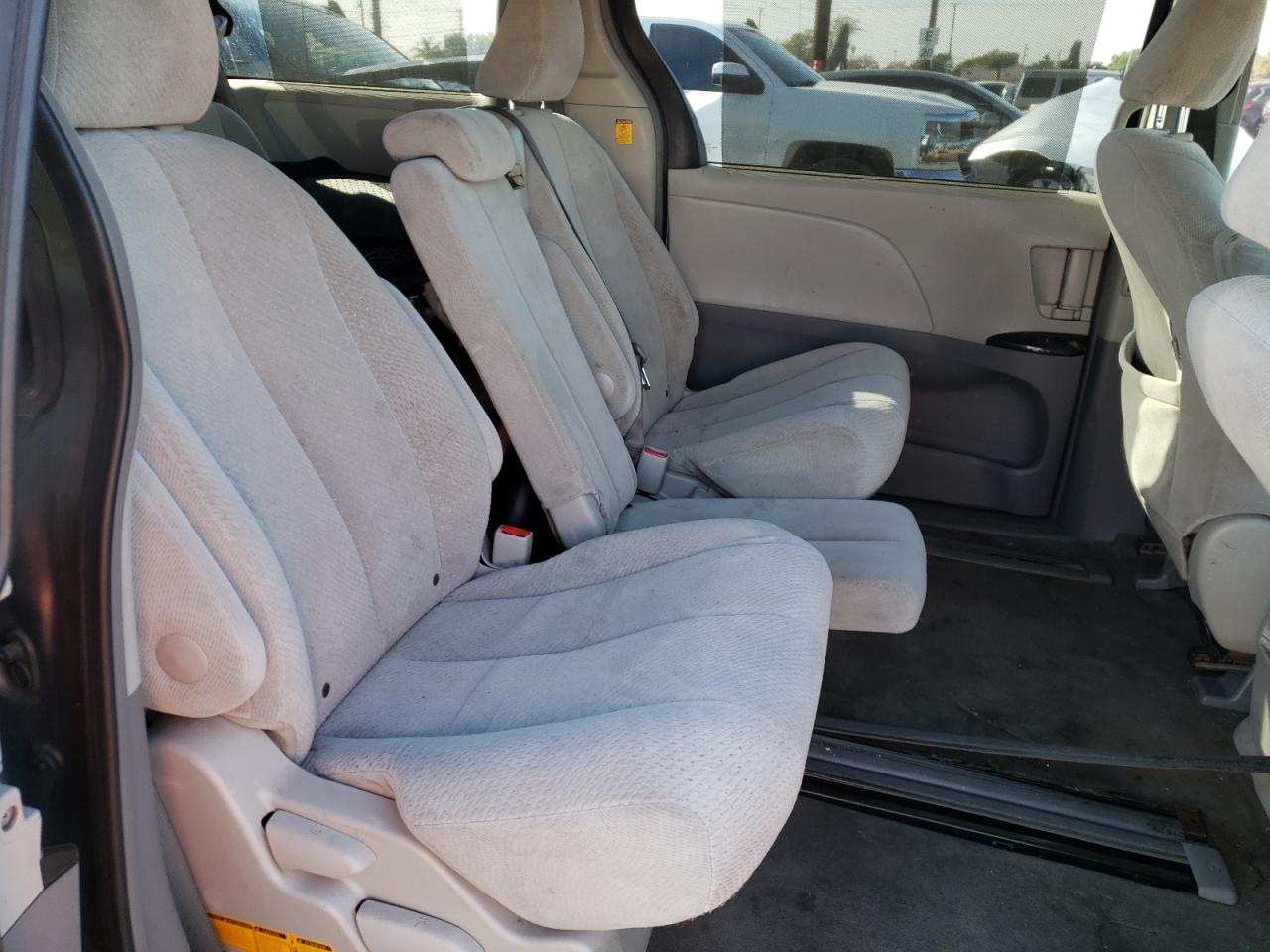 Photo 6 from auction – 2011 TOYOTA SIENNA LE with VIN 5TDKK3DC8BS132853