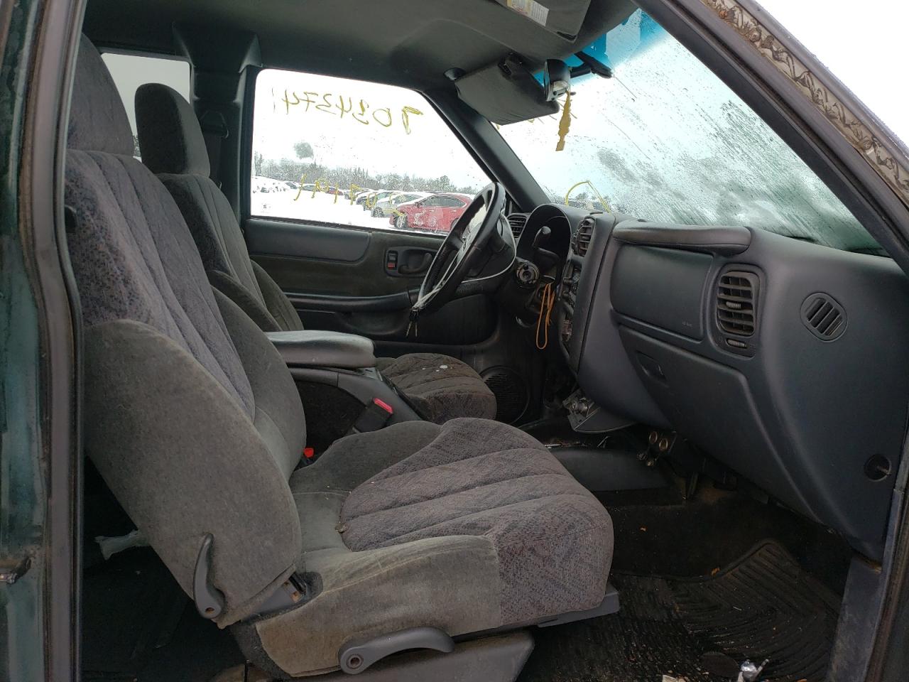 Photo 5 from auction – 2002 GMC SONOMA with VIN 1GTDT19W328174736