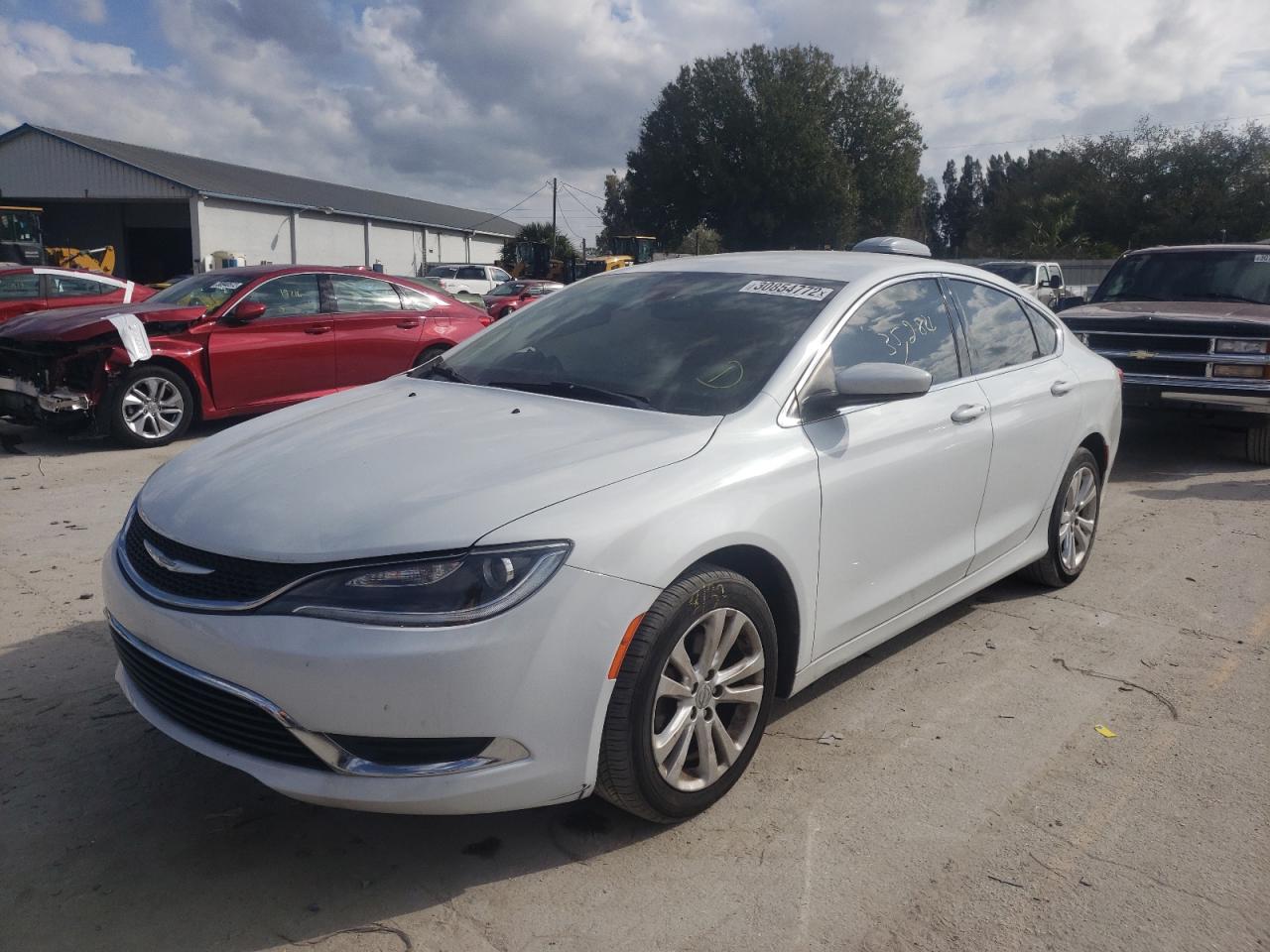 Photo 2 from auction – 2015 CHRYSLER 200 LIMITE with VIN 1C3CCCAB5FN726670