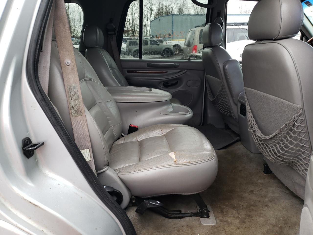 Photo 6 from auction – 1998 LINCOLN NAVIGATOR with VIN 5LMPU28L0WLJ47710